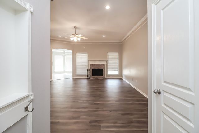 911 Joshua Drive, Burleson, TX 76028
