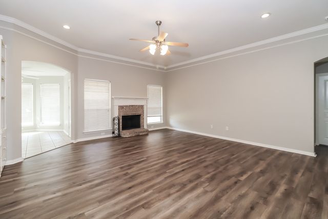 911 Joshua Drive, Burleson, TX 76028