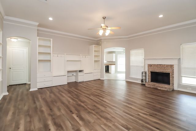 911 Joshua Drive, Burleson, TX 76028