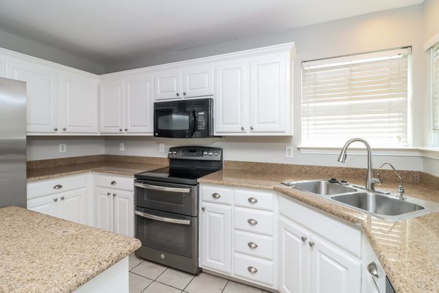 911 Joshua Drive, Burleson, TX 76028