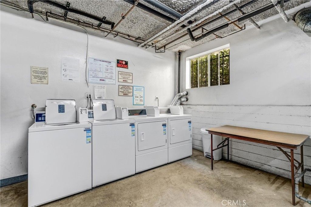 Image 18 of property listing at 1840 Camden 202, Los Angeles, CA 90025