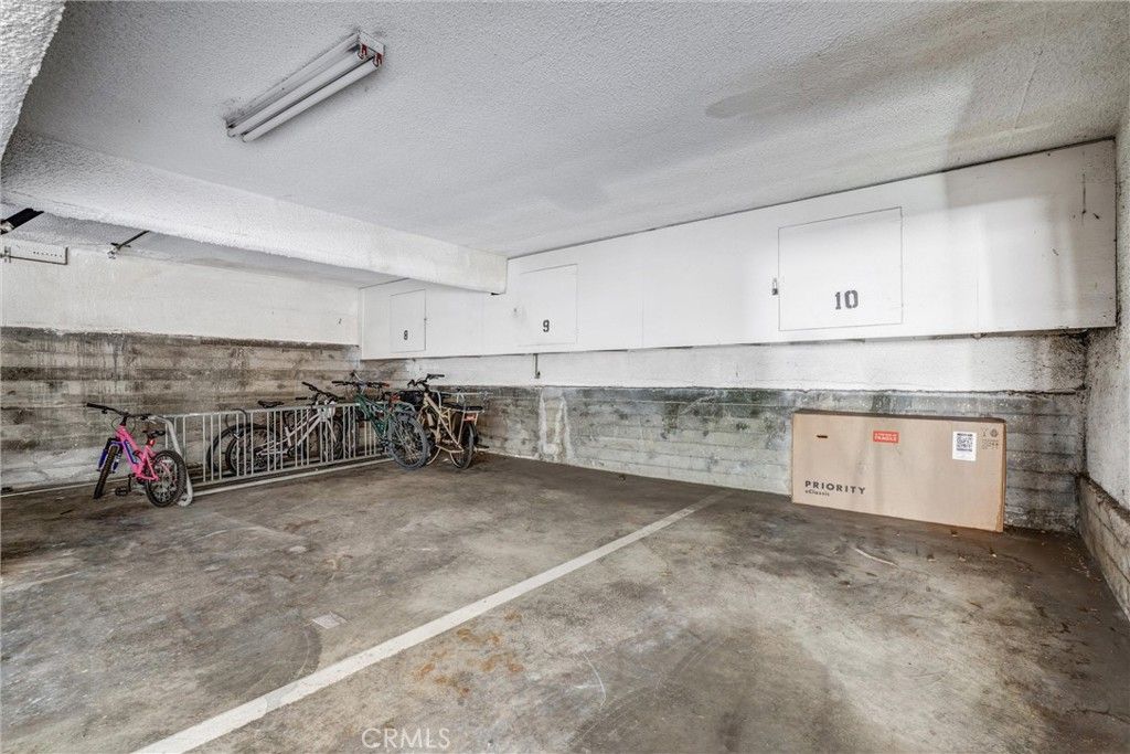 Image 19 of property listing at 1840 Camden 202, Los Angeles, CA 90025