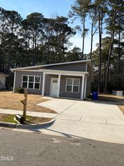 1210 S 2nd Street, Smithfield, NC 27577