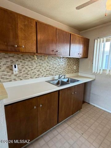 1776 S Palo Verde Ave Apt E212, Tucson, AZ 85713