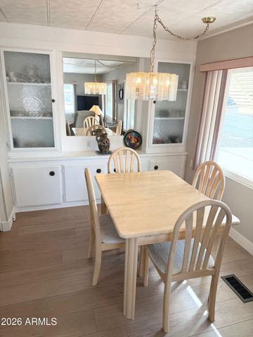 735 S PARK VIEW Circle, Mesa, AZ 85208