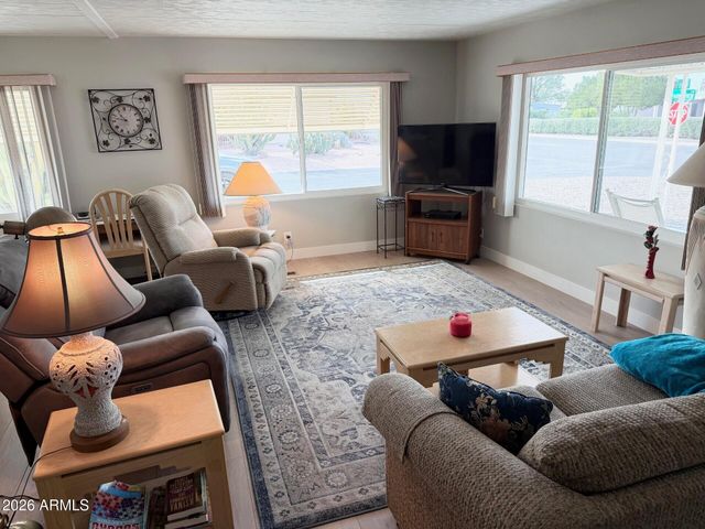 735 S PARK VIEW Circle, Mesa, AZ 85208