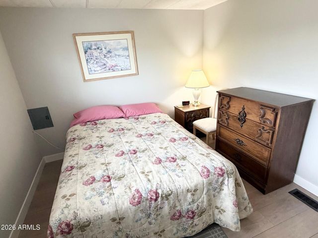 735 S PARK VIEW Circle, Mesa, AZ 85208