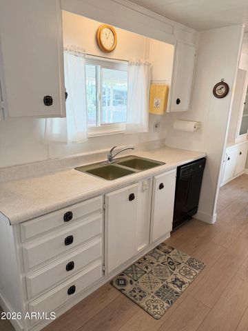 735 S PARK VIEW Circle, Mesa, AZ 85208