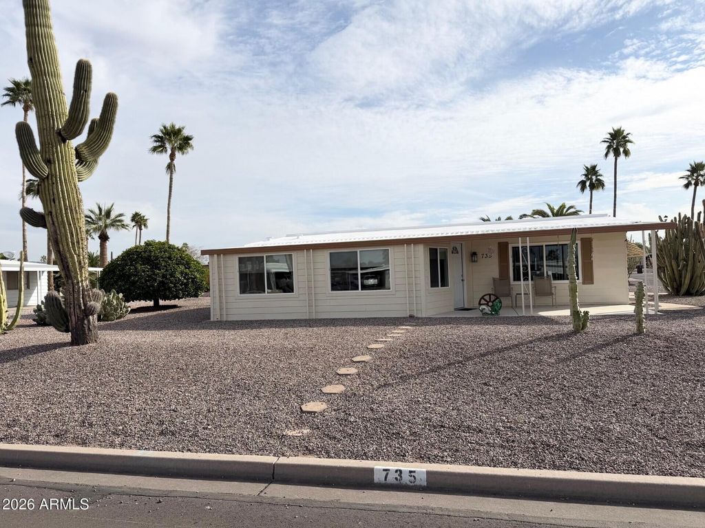 735 S PARK VIEW Circle, Mesa, AZ 85208