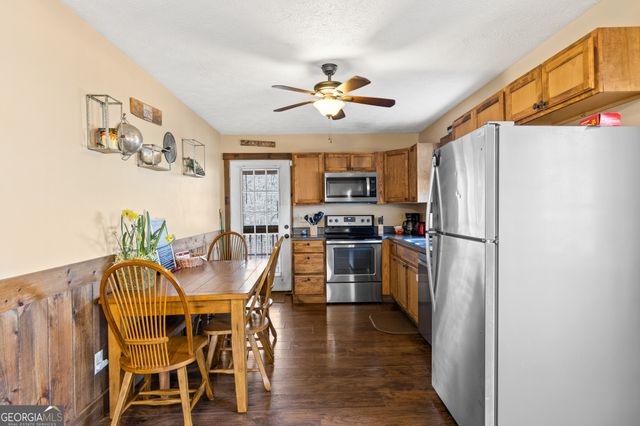 97 Cowboy Way, Mineral Bluff, GA 30559