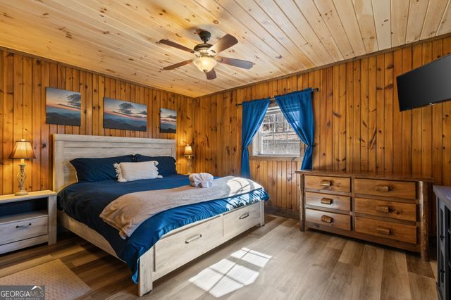 97 Cowboy Way, Mineral Bluff, GA 30559