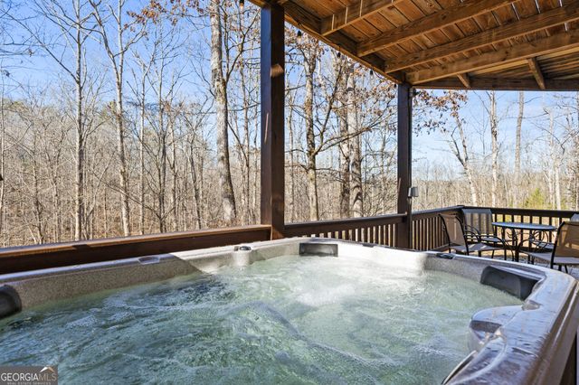97 Cowboy Way, Mineral Bluff, GA 30559
