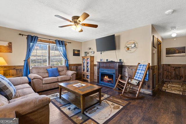 97 Cowboy Way, Mineral Bluff, GA 30559