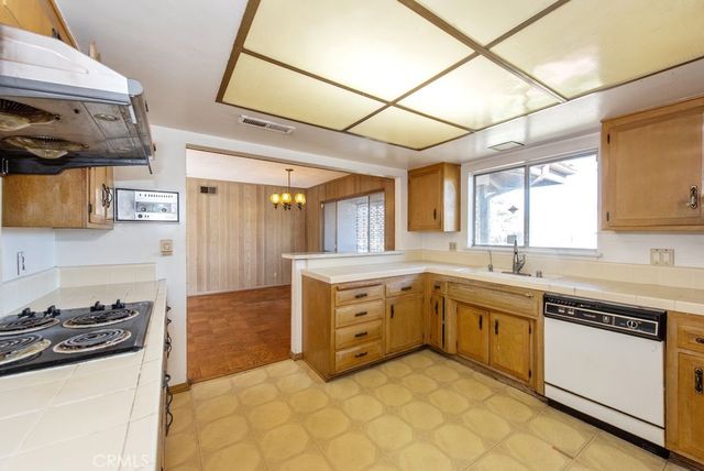 408 S Charvers, West Covina, CA 91791