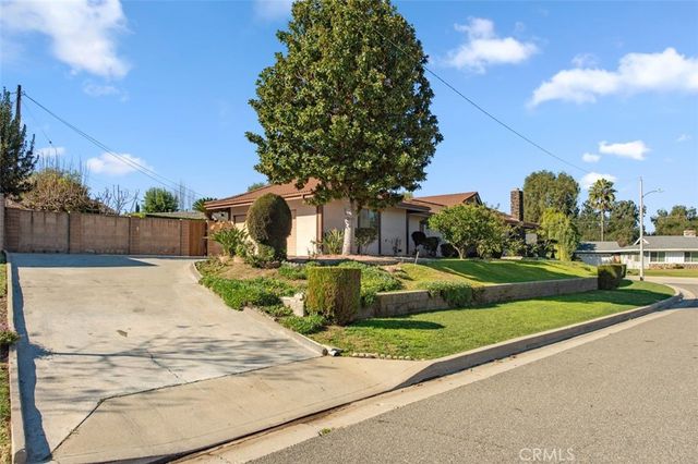 408 S Charvers, West Covina, CA 91791