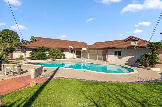 408 S Charvers, West Covina, CA 91791