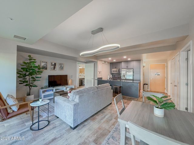 7137 E RANCHO VISTA Drive 2004, Scottsdale, AZ 85251