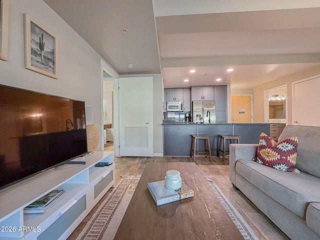 7137 E RANCHO VISTA Drive 2004, Scottsdale, AZ 85251
