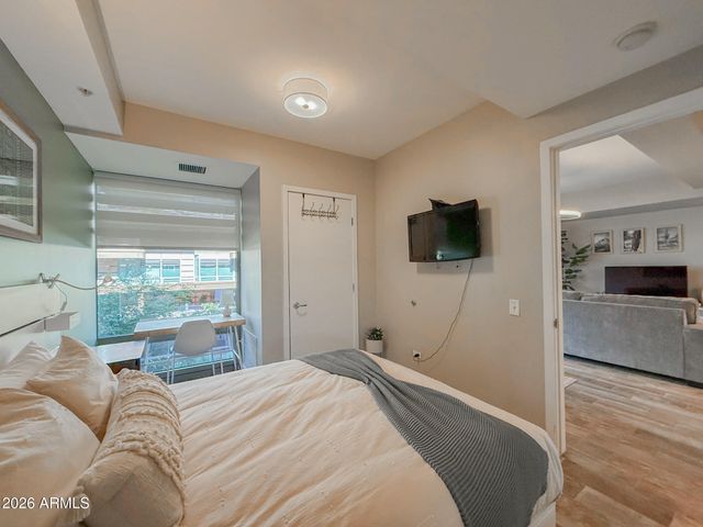 7137 E RANCHO VISTA Drive 2004, Scottsdale, AZ 85251