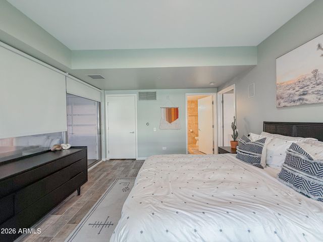7137 E RANCHO VISTA Drive 2004, Scottsdale, AZ 85251