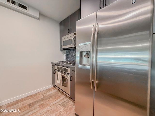 7137 E RANCHO VISTA Drive 2004, Scottsdale, AZ 85251