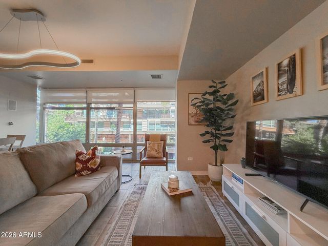 7137 E RANCHO VISTA Drive 2004, Scottsdale, AZ 85251