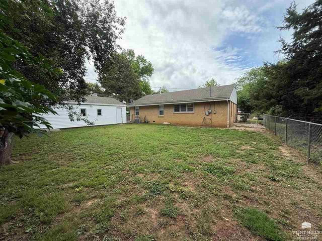 2316 Walnut Drive, Manhattan, KS 66502