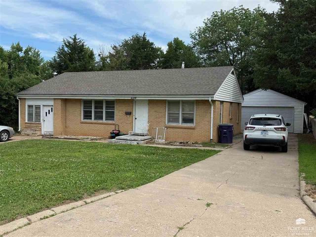 2316 Walnut Drive, Manhattan, KS 66502