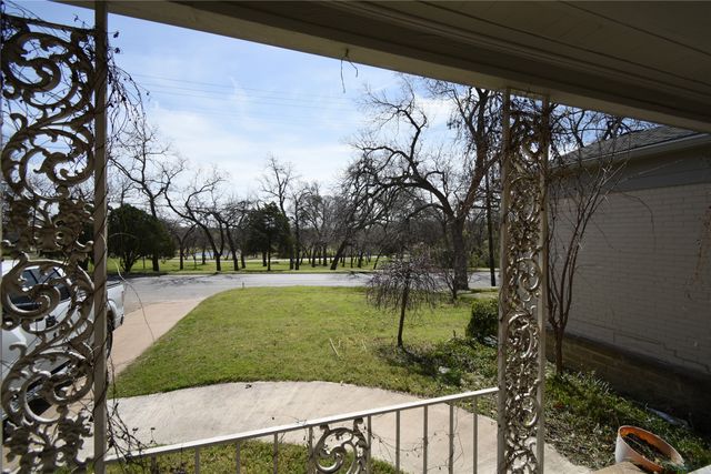 6915 E Grand Avenue, Dallas, TX 75223