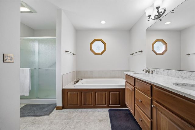 7412 Berkshire Drive NE, Cedar Rapids, IA 52402