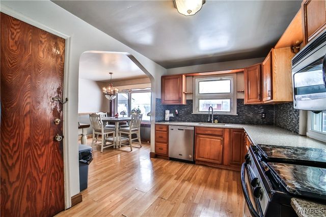 51 Hybank Drive, West Seneca, NY 14224