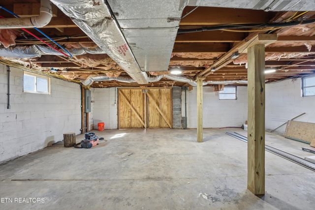 106 Nancy Drive, Clinton, TN 37716