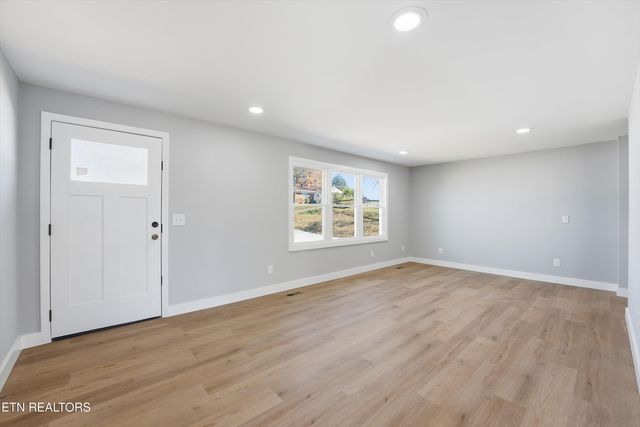 106 Nancy Drive, Clinton, TN 37716