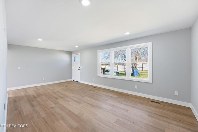 106 Nancy Drive, Clinton, TN 37716