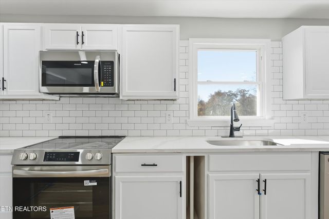 106 Nancy Drive, Clinton, TN 37716