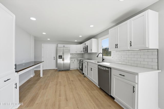 106 Nancy Drive, Clinton, TN 37716