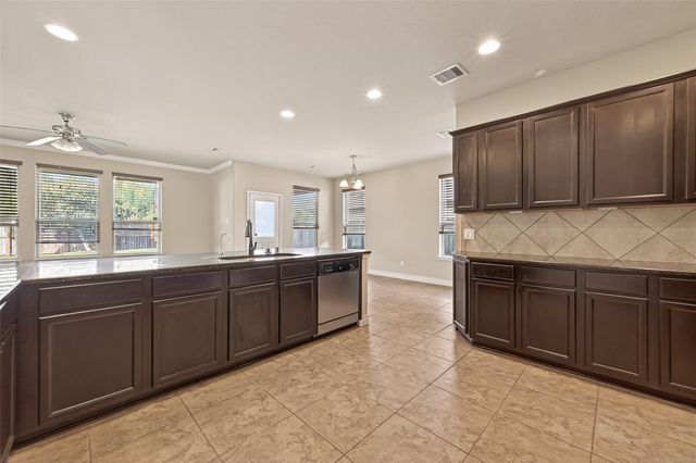 706 Fairway Drive, La Porte, TX 77571