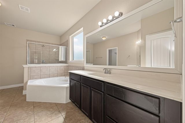 706 Fairway Drive, La Porte, TX 77571