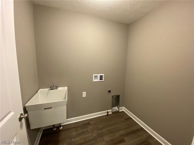 3476 Wicker Street NE, Canton, OH 44721
