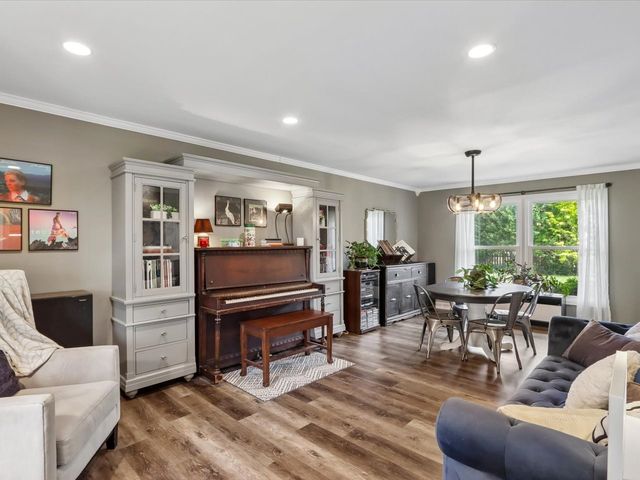 5 Olde Hickory Road, Coralville, IA 52241