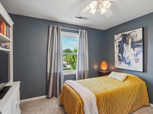 5 Olde Hickory Road, Coralville, IA 52241