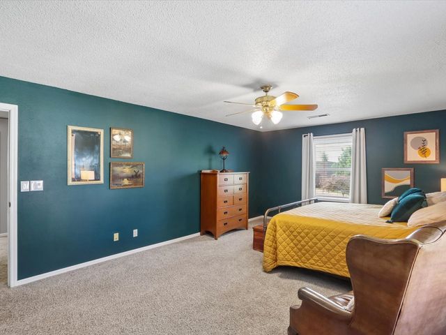 5 Olde Hickory Road, Coralville, IA 52241
