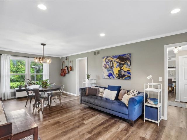 5 Olde Hickory Road, Coralville, IA 52241