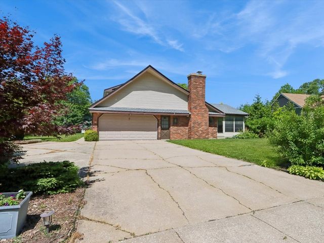 5 Olde Hickory Road, Coralville, IA 52241