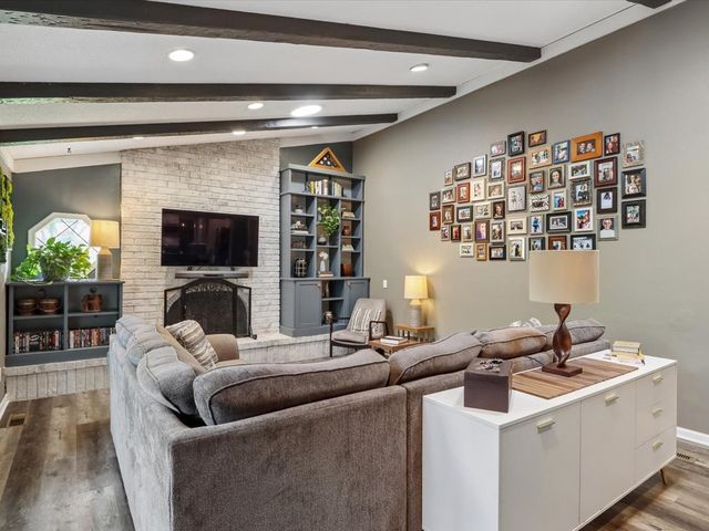 5 Olde Hickory Road, Coralville, IA 52241