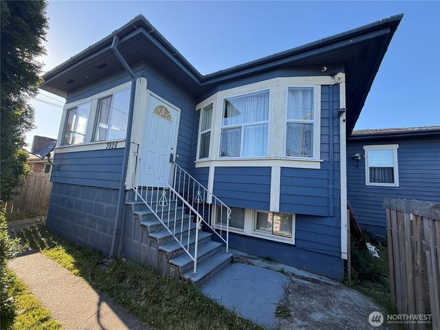 3926 S Warsaw Street, Seattle, WA 98118
