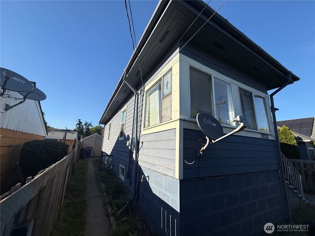 3926 S Warsaw Street, Seattle, WA 98118