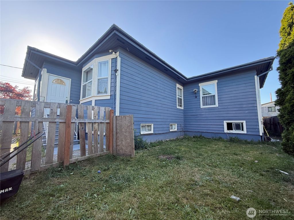 3926 S Warsaw Street, Seattle, WA 98118