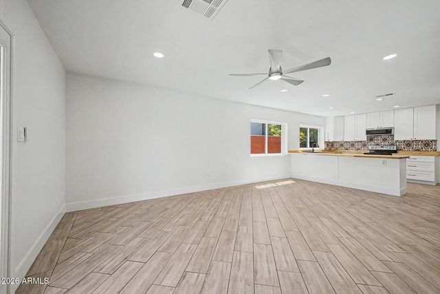 814 E CHILTON Drive, Tempe, AZ 85283