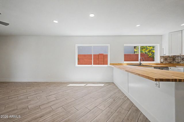 814 E CHILTON Drive, Tempe, AZ 85283